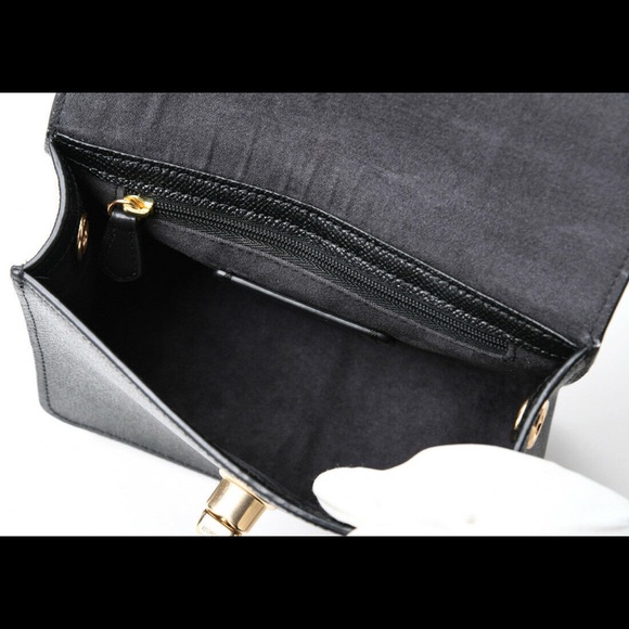 LAST ONE ! Coach Mini Cross Body Model F31387 - Picture 4 of 8